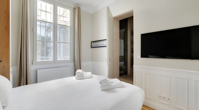 Photo of Parisian Paragon