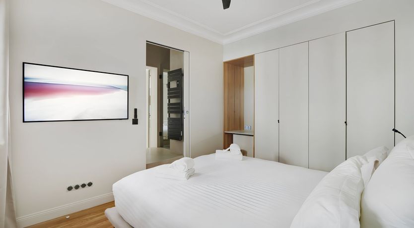 Photo of Parisian Paragon