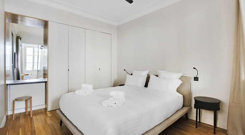 Photo of Parisian Paragon