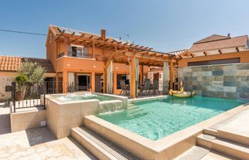 A Lesson in Seclusion Holiday Home
