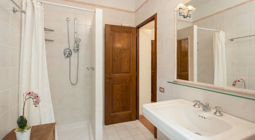 Photo of Tuscan Essence