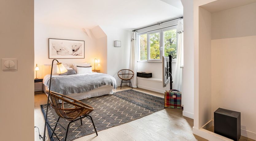 Photo of Silver & Black