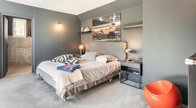 Photo of Silver & Black