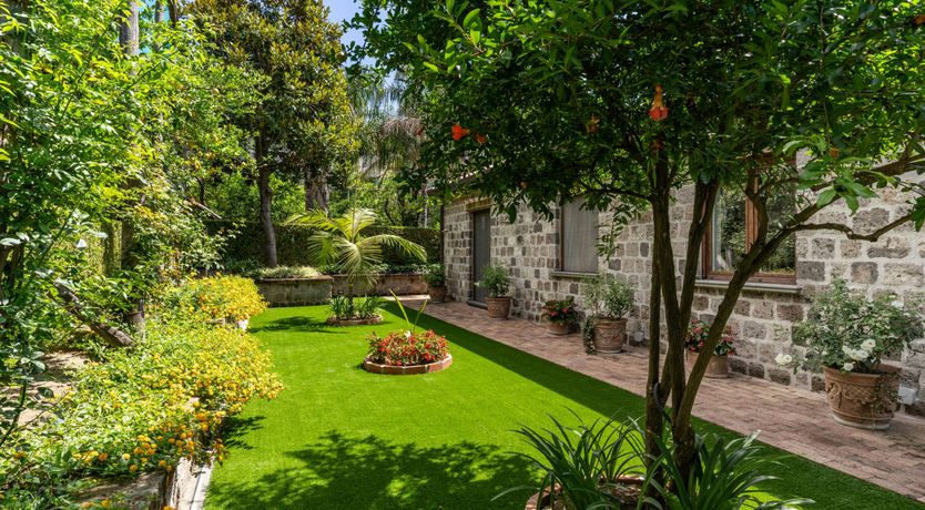 Photo of Sweet Lemon Grove