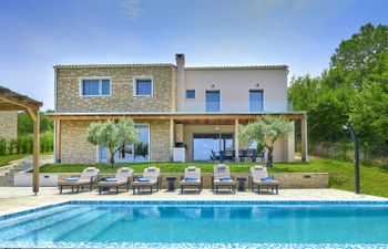 Sunflower Retreat Holiday Home