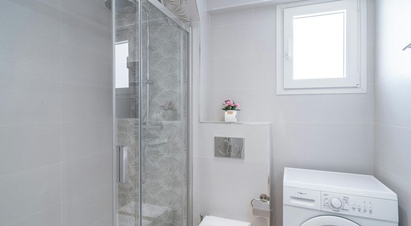 Photo of Shoreline Hideaway