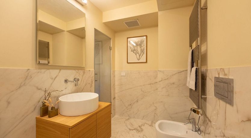 Photo of Emblem of the Lily