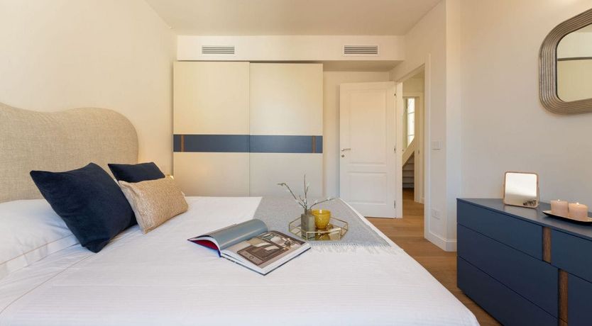 Photo of Emblem of the Lily