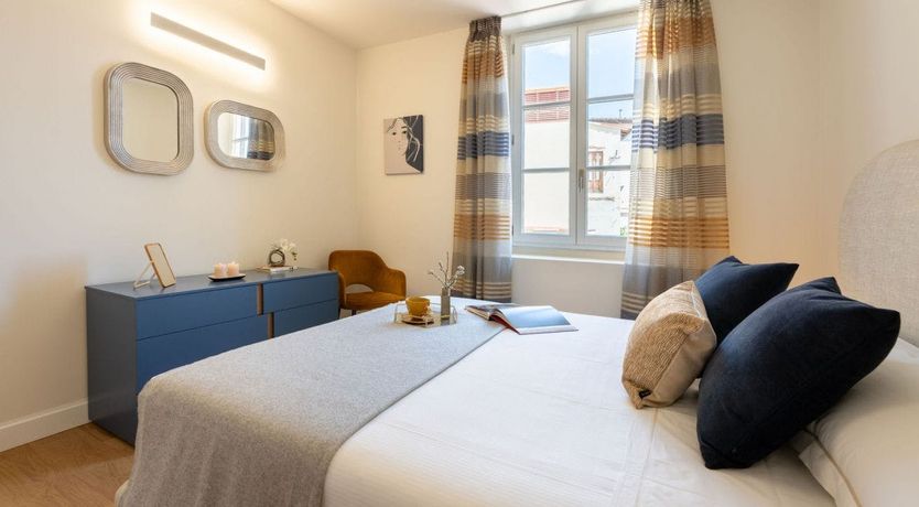 Photo of Emblem of the Lily