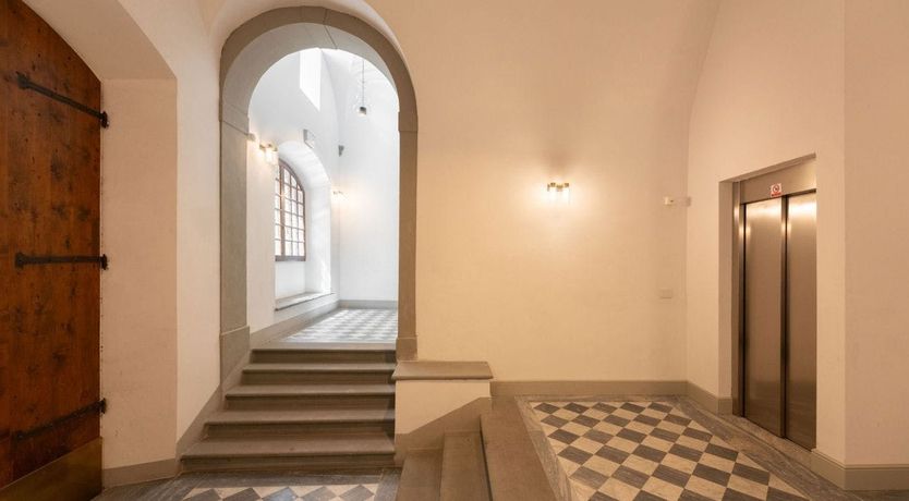 Photo of Emblem of the Lily