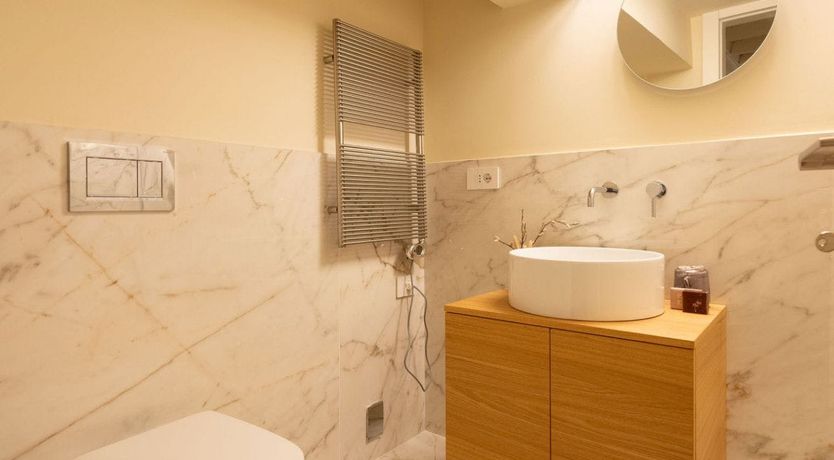 Photo of Emblem of the Lily