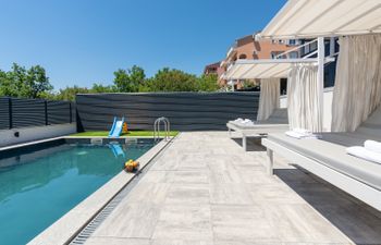 Golden Turquoise Holiday Home