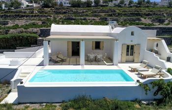Pyrgos Paradise Villa