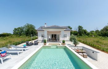 Idyllic Tranquility Holiday Home