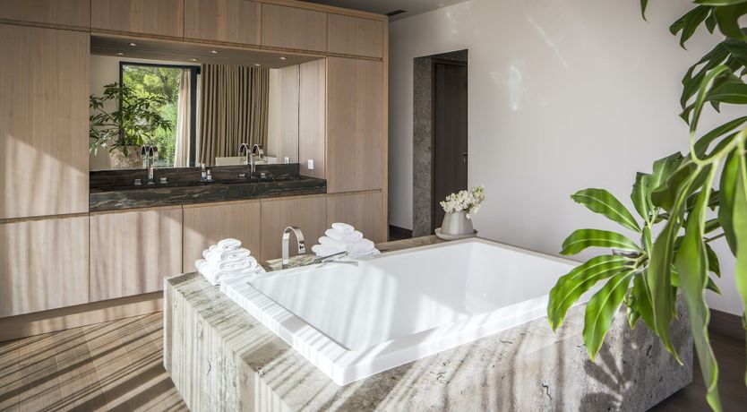 Photo of Cliffside Bliss