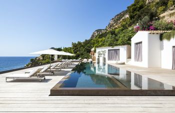 Cliffside Bliss Holiday Home