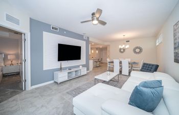 The Sun & White Holiday Home