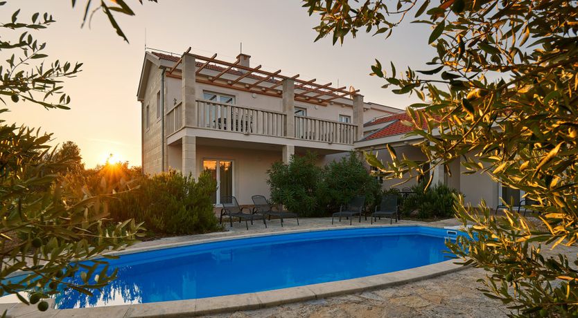 Photo of Romantic Verde