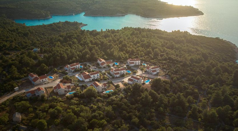 Photo of Romantic Verde