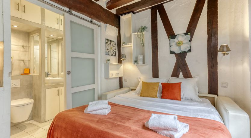 Photo of Marais Charms