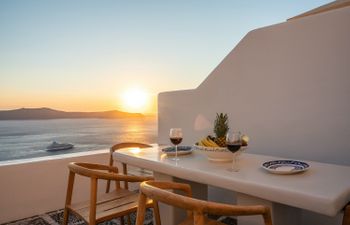 Caldera Cave Villa