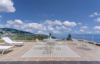Infinite Light Villa