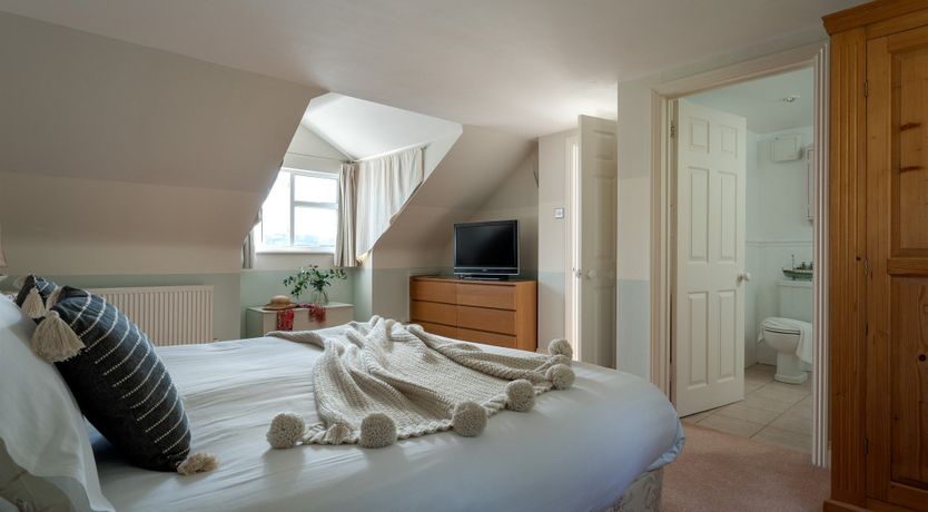 Photo of Riverside Breeze