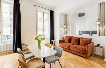 Le Louvre Apartment