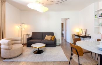 The Rose & the Sunflower Apartment