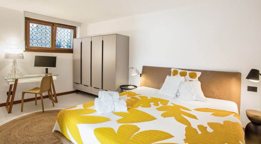 Photo of Lakeside Life