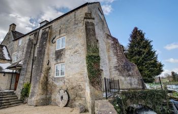 Arlington Mill Holiday Cottage