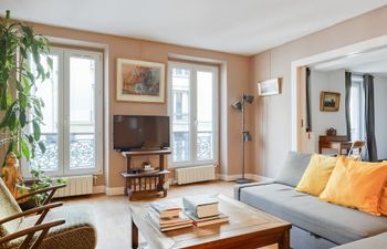 So Parisian Apartment
