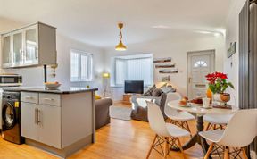 Photo of 2 Bed in Exmouth
