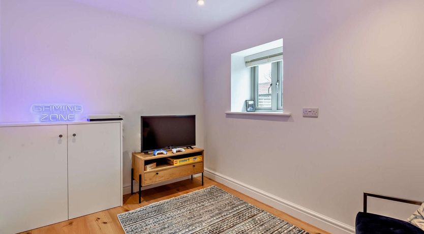 Photo of 4 Bed in Brough