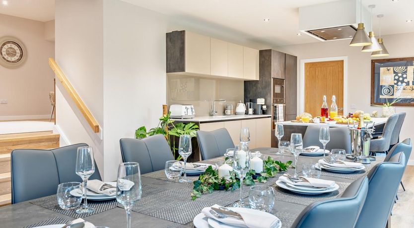Photo of 4 Bed in Aberdeen