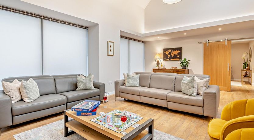 Photo of 4 Bed in Aberdeen