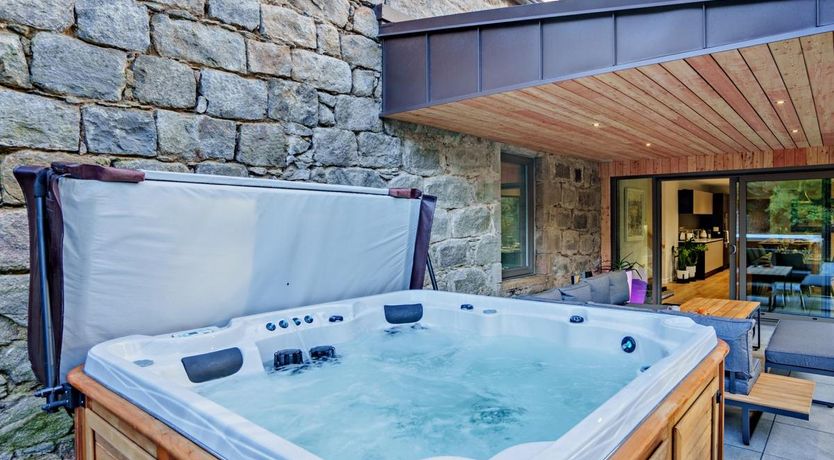 Photo of 4 Bed in Dyce