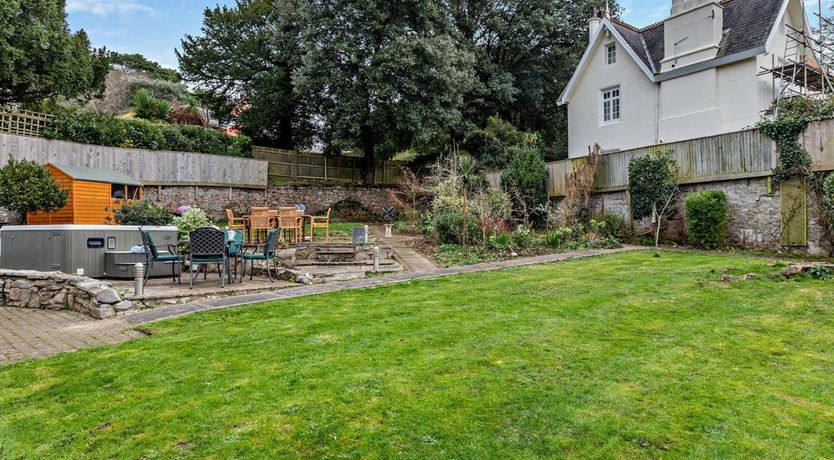 Photo of 4 Bed in Torquay