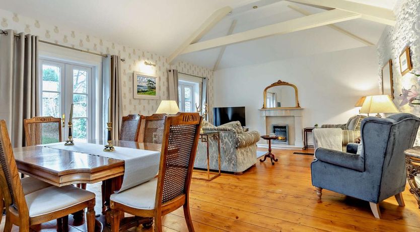 Photo of 4 Bed in Torquay