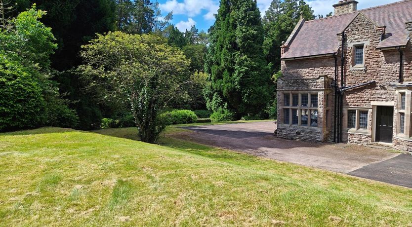 Photo of 5 Bed in Monmouth