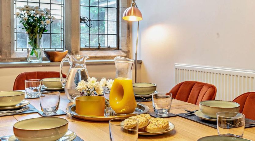 Photo of 5 Bed in The Hendre