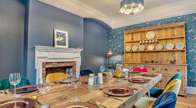 Photo of 5 Bed in The Hendre