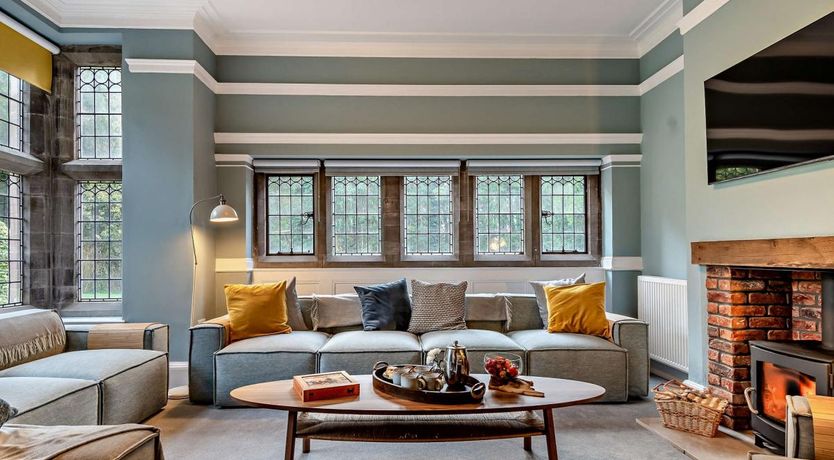 Photo of 5 Bed in The Hendre