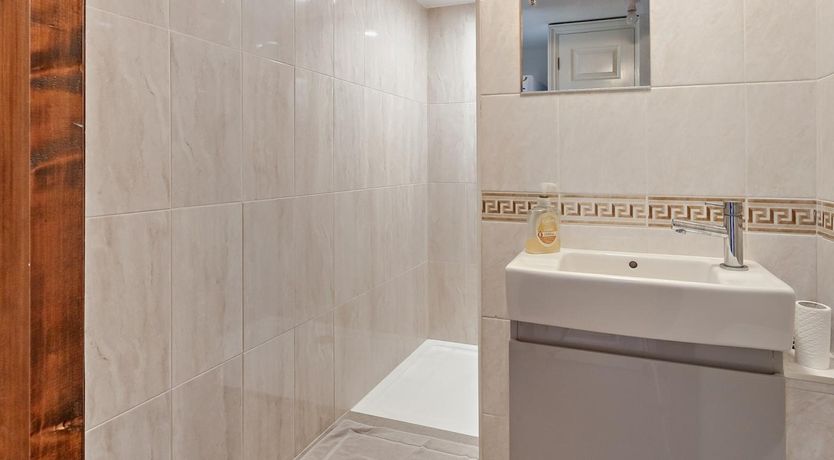 Photo of 2 Bed in Newport