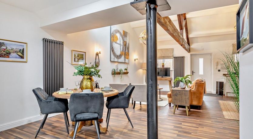 Photo of 2 Bed in New Mills