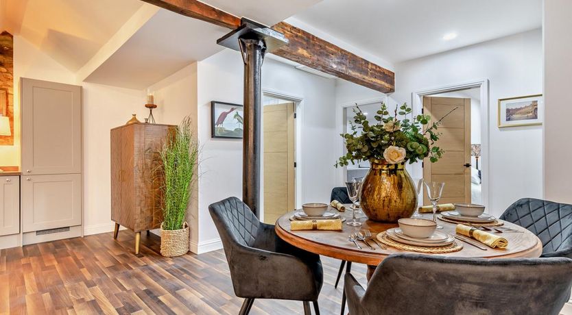 Photo of 2 Bed in New Mills