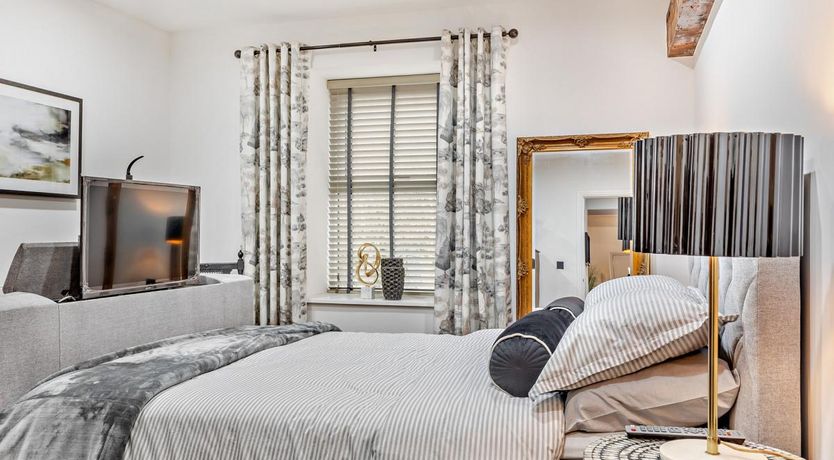 Photo of 2 Bed in New Mills