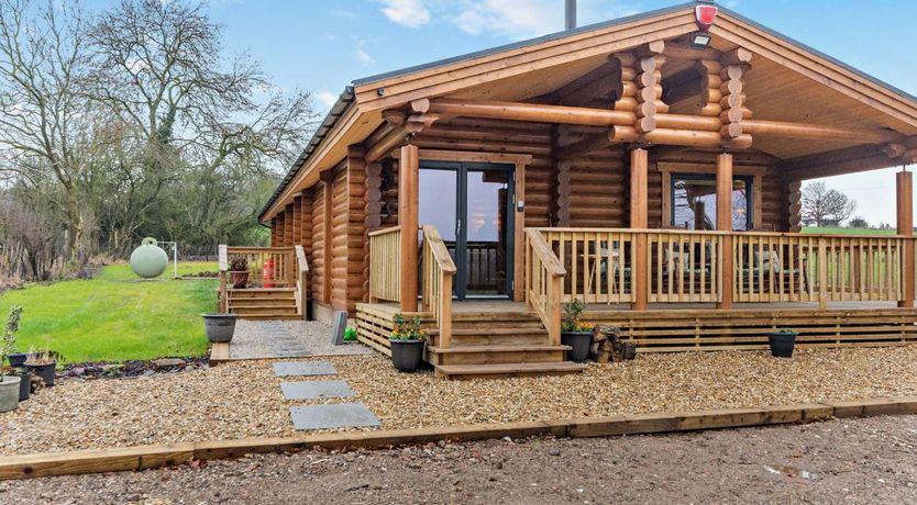 Photo of 3 Bed in Brinsley