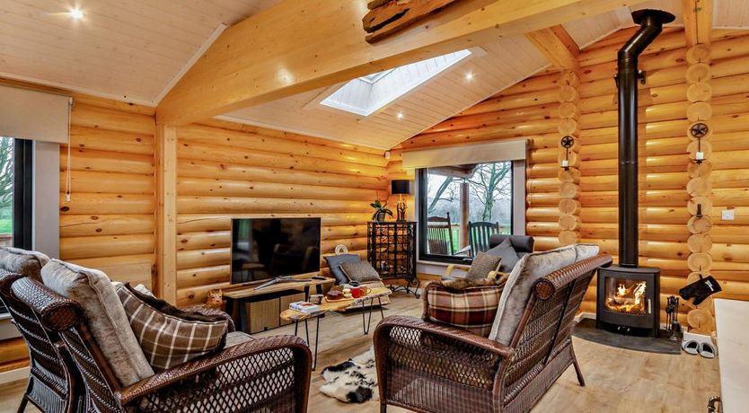 Photo of 3 Bed in Brinsley