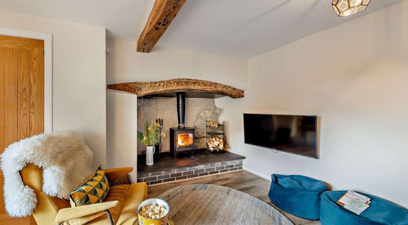 Photo of 3 Bed in Saron